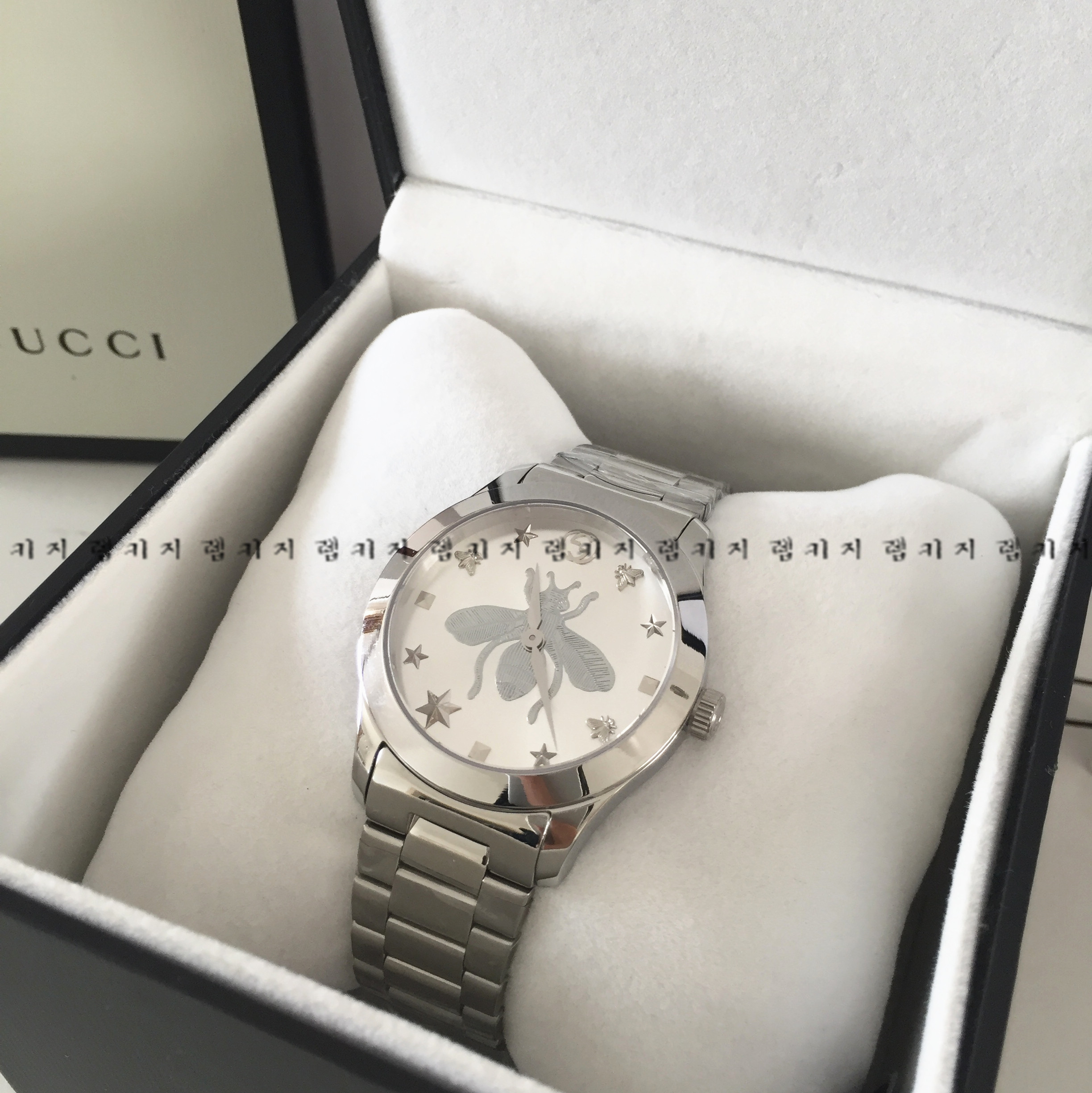 구찌 G타임리스 꿀벌 은장 메탈시계